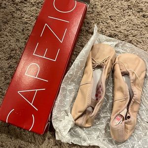 BNIB Capezio Ballet Shoes 12W